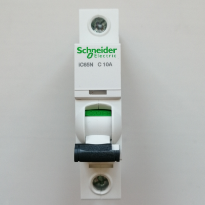 施耐德 schneider 型号： IC65N 1P C10A 货号：A9F18110 描述： iC65N 小型断路器, C曲线, 1P, 10A