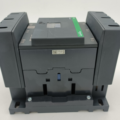 Schneider 施耐德电气 型号：LC1G630EHEN 描述TeSys Giga接触器,3P(3NO),AC-3 <=440V 800A,全球标准版,100-250V AC/DC线圈